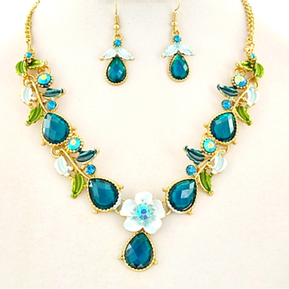 Necklace and earring set
